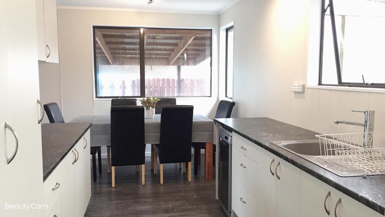 Cozy 3 Bedrooms House 6 Chapman Place Роторуа Екстериор снимка